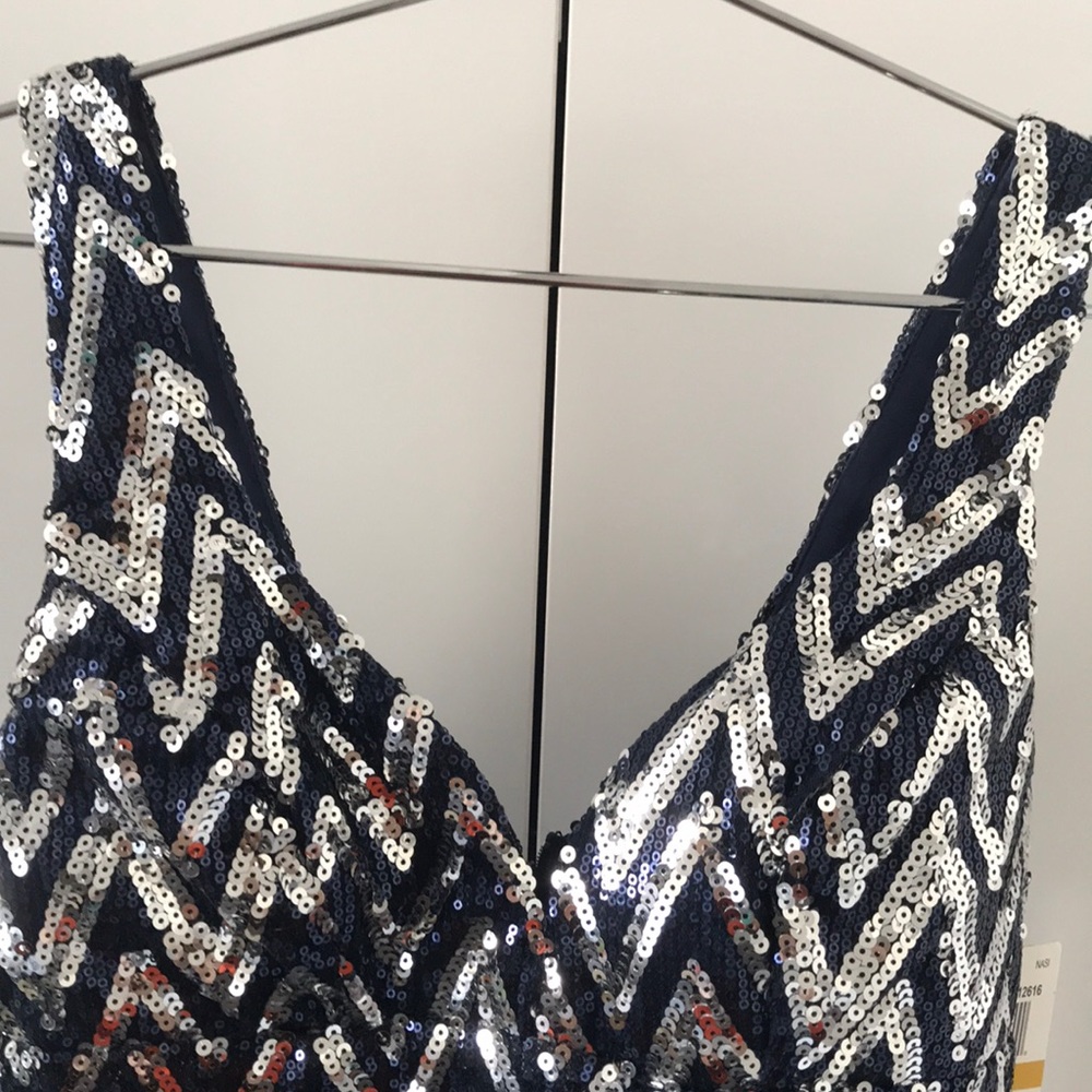 Gorgeous Blue & Silver Sequin 👗 Size: 3 - Picture 2 of 8